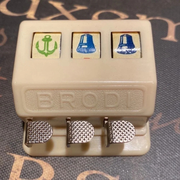 VINTAGE MCM Schoenhut Brodi Casino Playing Machine Celluloid & BAKELITE Pieces - Picture 5 of 8